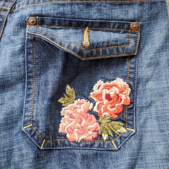 Liz Clairborne embroidered jeans, boot cut, size 6 - Picture 6 of 6
